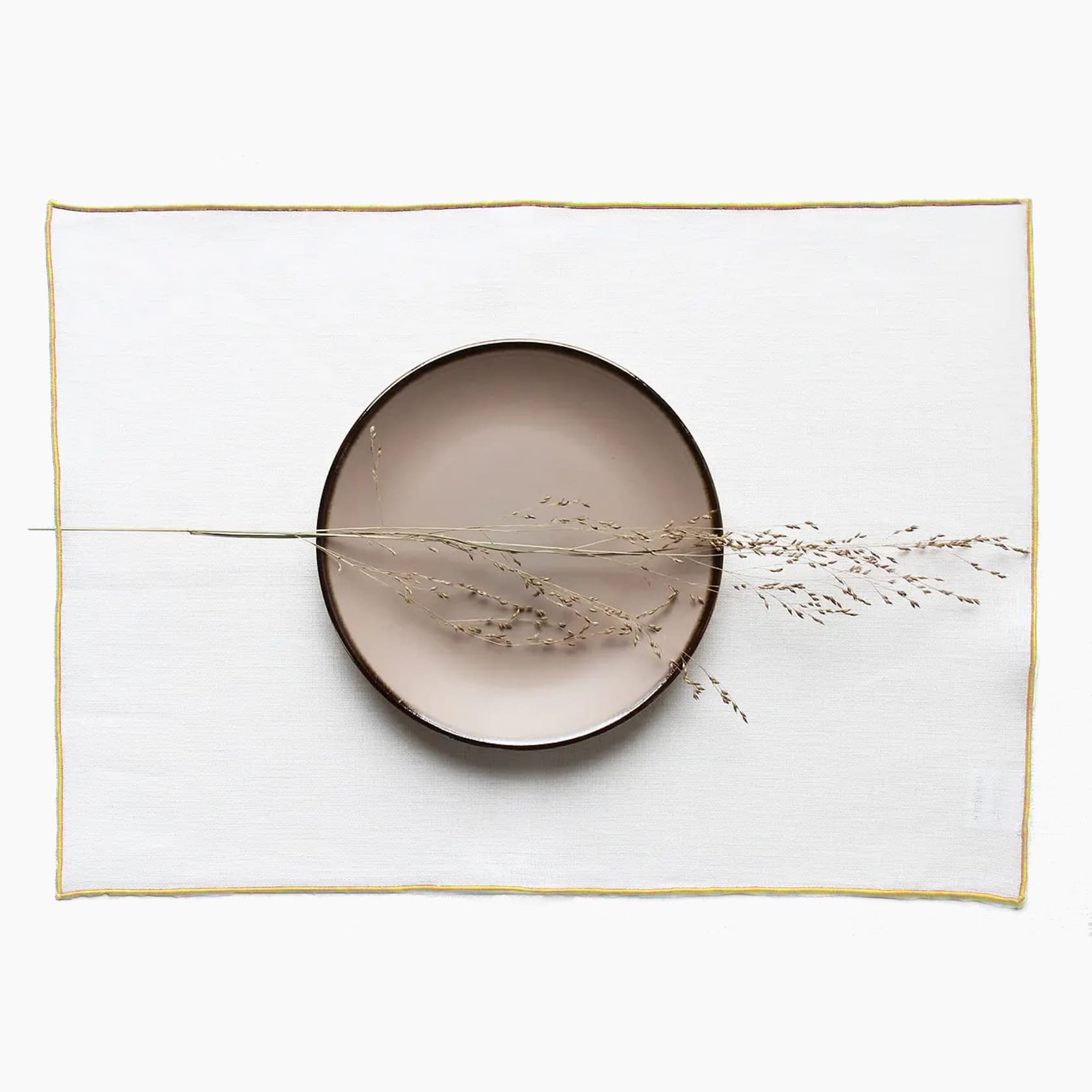 tablecloth-linen-white-gold